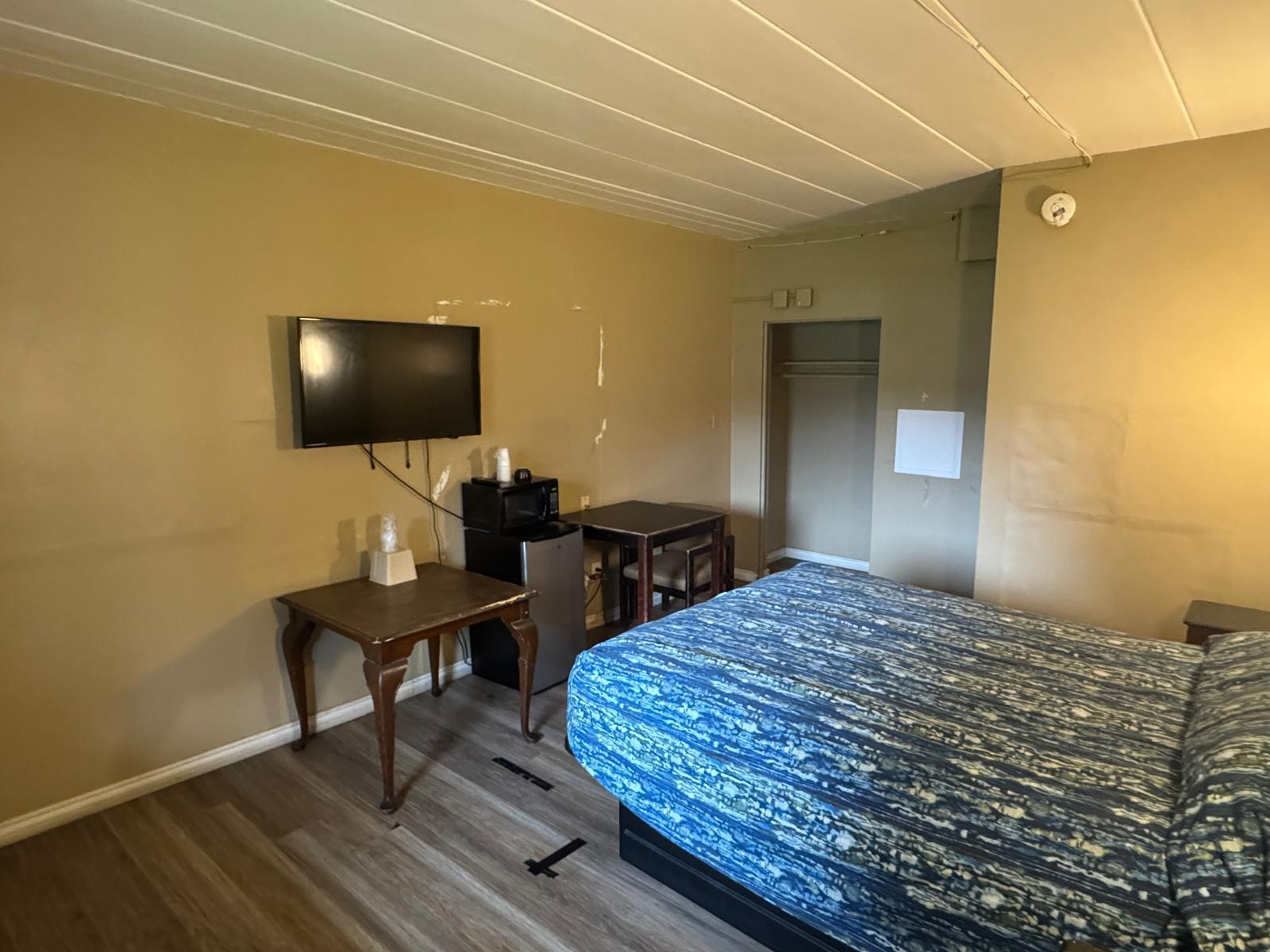 Hotel guestroom